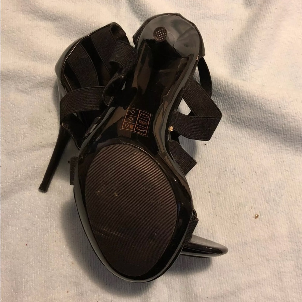 Black elastic bands heels